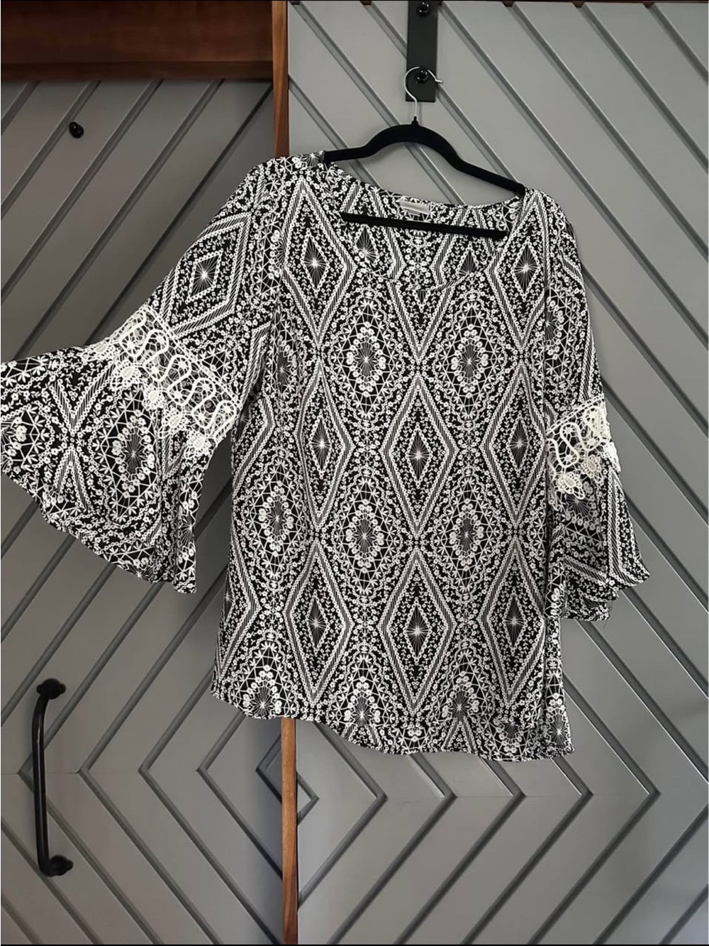 Avenue Black & White Geometric Bell-Sleeve Blouse